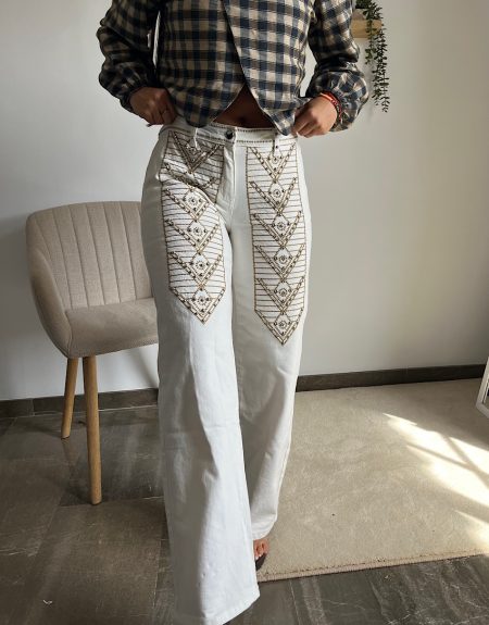 Pantalón bordado tachuelas