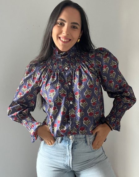 Blusa cuello alto azul